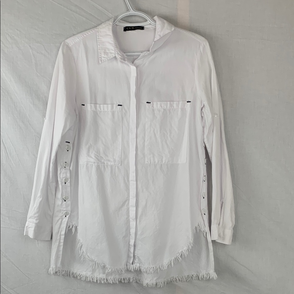 Elegant White Utility shirt with Frayed Hem and side buttons